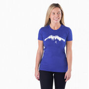 Women's Everyday Runners Tee - Trail Runner in the Mountains