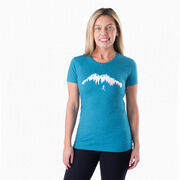 Women's Everyday Runners Tee - Trail Runner in the Mountains