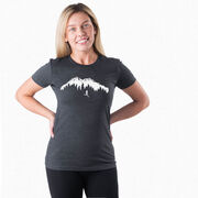 Women's Everyday Runners Tee - Trail Runner in the Mountains