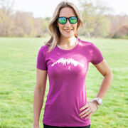 Women's Everyday Runners Tee - Trail Runner in the Mountains